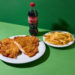 Wochenmenü 8: XL Spezial Cordon Bleu, Pommes, 0,5l Getränk