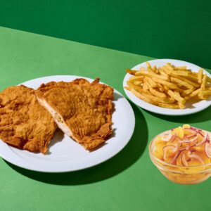 Wochenmenü 1: Feuriges Cordon Bleu mit Pommes & Salat
